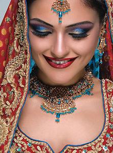     

:	Indian-Bridal-Makeup-and-MAtching-Jewelry-Luxurious-look-5.jpg‏
:	1476
:	64.8 
:	81493