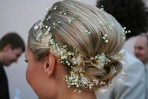    

:	wedding-hairstyle-with-small-white-flowers.jpg‏
:	433
:	56.9 
:	42572