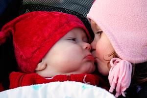     

:	Smooches_(baby_and_child_kiss).jpg‏
:	784
:	87.7 
:	42664
