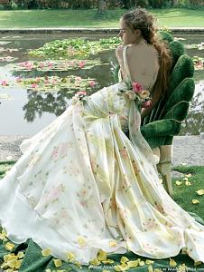 اضغط على الصورة لعرض أكبر

الاســـم:	garden_wedding_dress_aimee.jpg‏
المشاهدات:	3553
الحجـــم:	78.1 كيلوبايت
الرقم:	70807