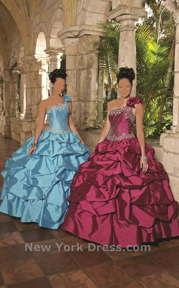:11_1_207[1]:    ball gown  2010 